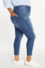 Load image into Gallery viewer, Plus Size High Rise 3-Button Push Up Ankle Skinny Jean
