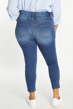 Load image into Gallery viewer, Plus Size High Rise 3-Button Push Up Ankle Skinny Jean
