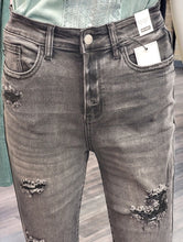 Load image into Gallery viewer, Judy Blue Black Washed Capris
